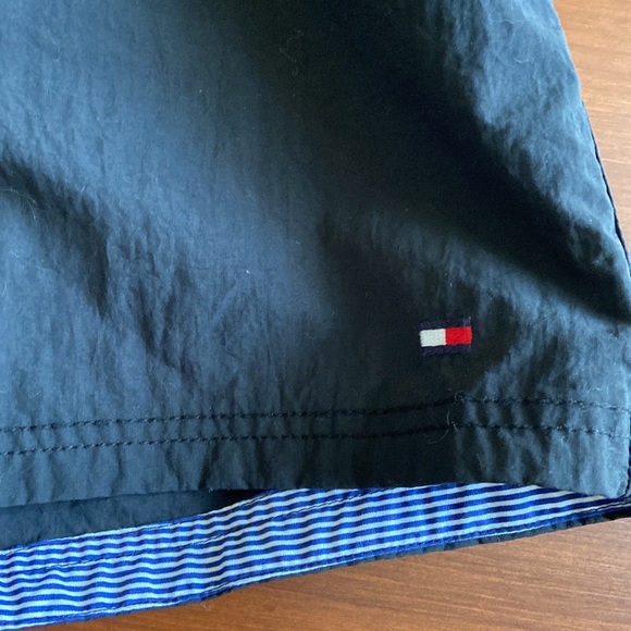 Tommy Hilfiger Black Mesh Interior Pocketed Mens Swim Trunks - Picture 4 of 8